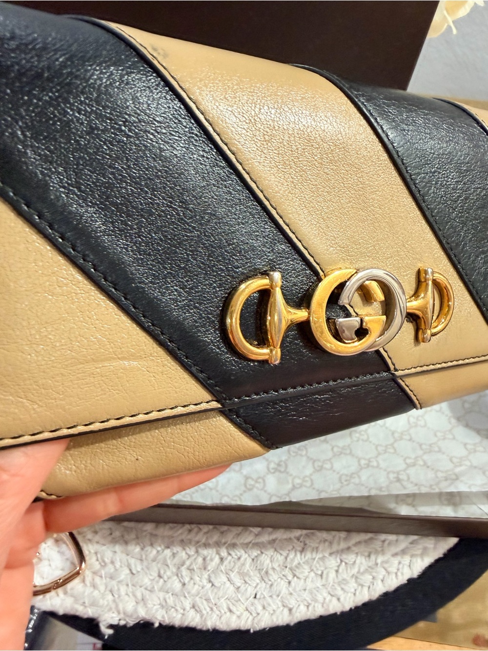 Gucci Zumi Black & Beige Diagonal Stripe Continental Wallet | Gucci Box - Picture 7 of 15